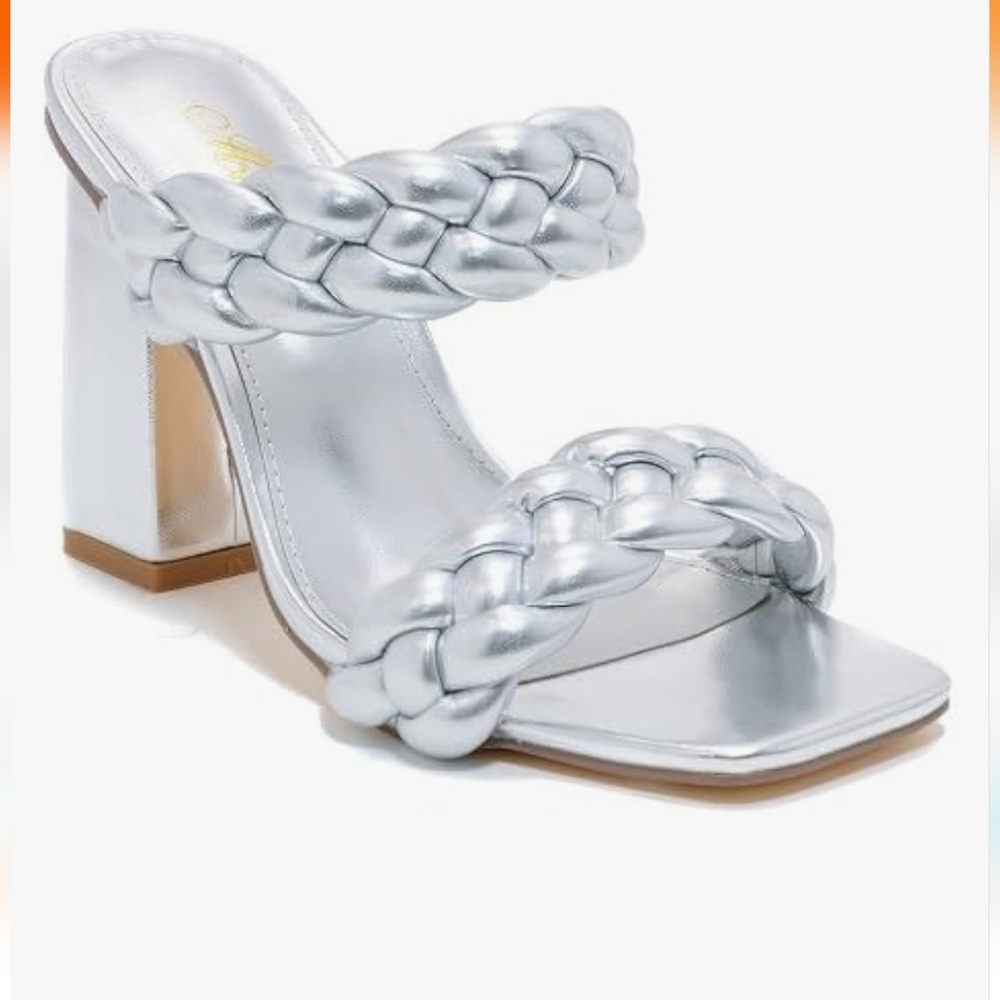 NWT MATA SANDALS